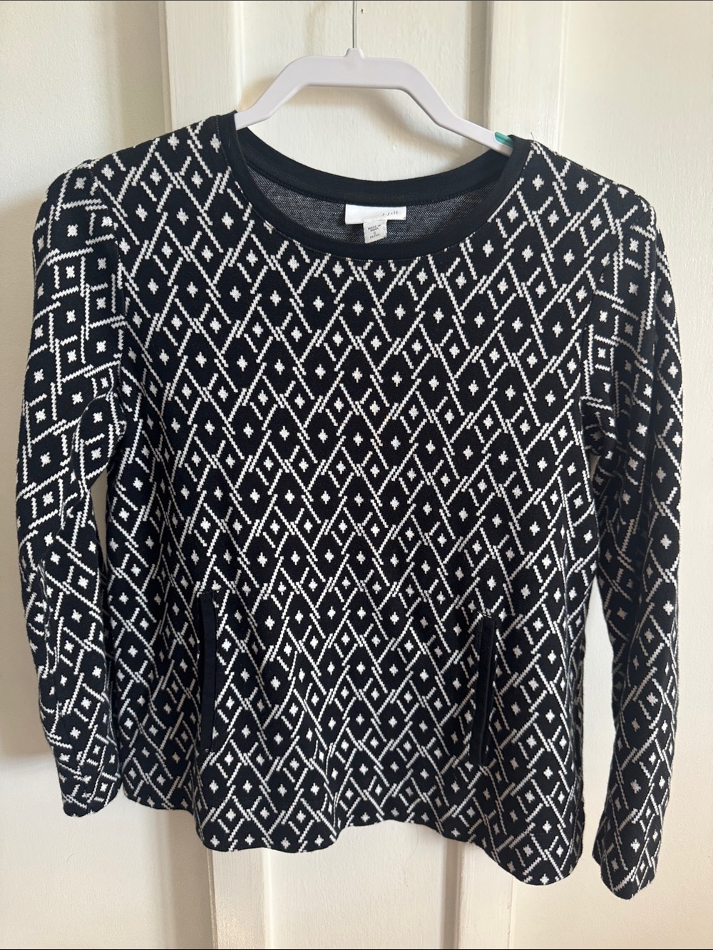 J. Jill Black and White Geometric Long-Sleeve Top